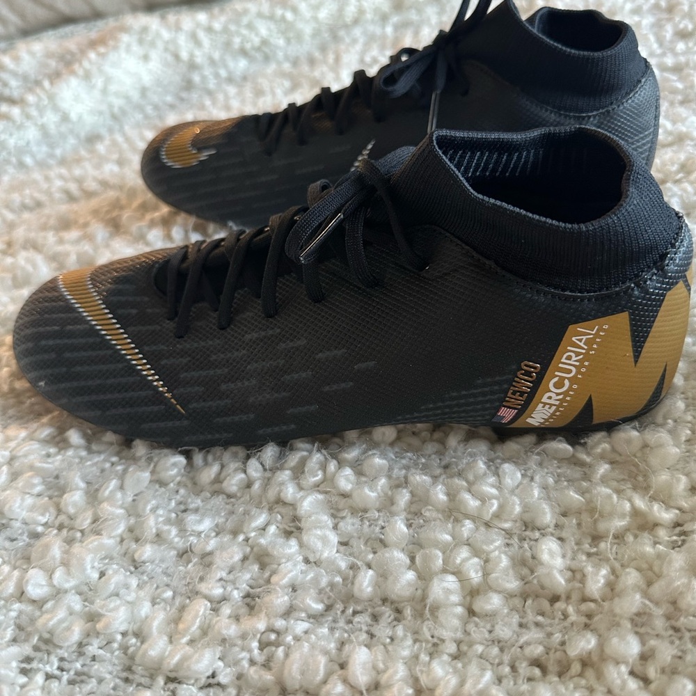NWOT CUSTOM MECURIAL SUPERFLY MENS/WOMENS SOCCER CLEATS⚽️🖤💛
